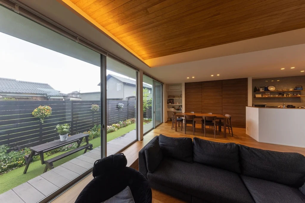 中庭を囲み、家族が繋がる暮らし|the HOUSEの施工事例06