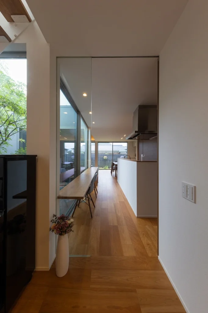 中庭を囲み、家族が繋がる暮らし|the HOUSEの施工事例07